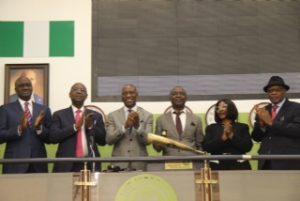 ·        L – R shows Mr. Akinwumi G. Fanimokun, Director, Nigerian Aviation Handling Company (NAHCO); Engr. Mohammed G. Umar, Vice Chairman, NAHCO; Mr. Oscar N. Onyema, OON, Chief Executive Officer, The Nigerian Stock Exchange (NSE); Mr. Seinde O. Fadeni, Chairman, NAHCO Plc; Mrs. Olatokunbo Fagbemi, Acting Group Managing Director, NAHCO Plc and Sir Sunday Nwosu, Director, NAHCO Plc during a Closing Gong Ceremony to introduce the newly appointed Board/Executive members to capital market operators at The Exchange yesterday.