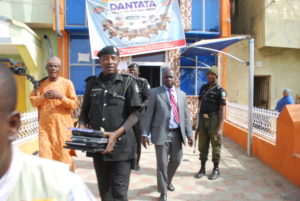 SEC 2,3,4, 5 &6: SEC Officials shutting down Dantata Success and Profitable Company, Kano, Wednesday
