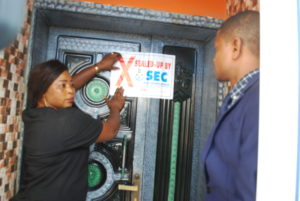 SEC 2,3,4, 5 &6: SEC Officials shutting down Dantata Success and Profitable Company, Kano, Wednesday