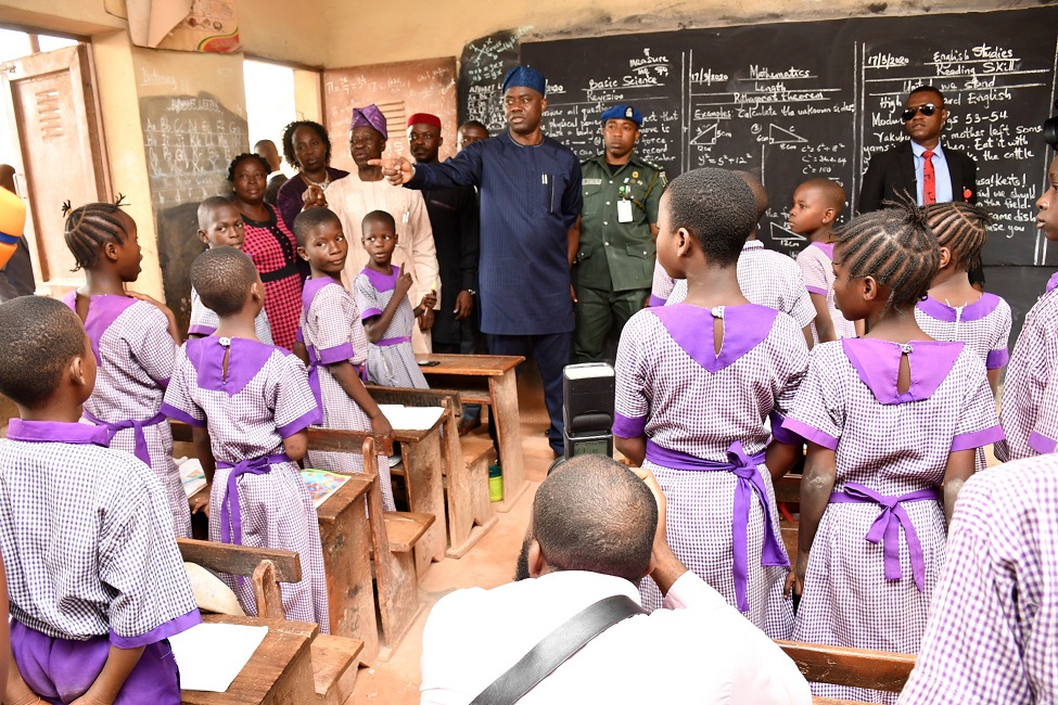 Oyo State Governor, Engr Seyi Makinde (middle) with students during the governor inspection to St Peter's School, Ode-Aje, Ibadan. PHOTO: Oyo State Government.