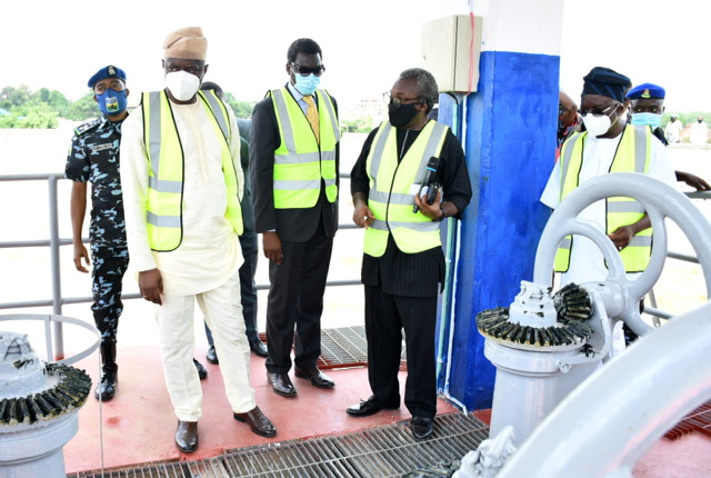 Oyo State Governor, Engr Seyi Makinde (left); his deputy, Engr Rauf Olaniyan (right); Commissioner for Finance, Mr Akinola Ojo (second left) and Mr Akintewe Akinlolu during the Commissioning of rehabilitated Eleyele Dam complex, Ibadan. PHOTO: Oyo State Government.