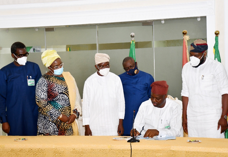Oyo State Governor, Engr Seyi Makinde (second right); signing the year 2020 reviewed appropriation bill into law, with him from left are, Commissioner for Finance, Mr Akinola Ojo; Secretary to the State Government, Mrs Olubamiwo Adeosun; Deputy Governor, Engr Rauf Olaniyan; Commissioner for Budget and Planning, Hon Adeniyi Farinto and Speaker Oyo State House of Assembly, Rt Hon Debo Ogundoyin. PHOTO: Oyo State Government.
