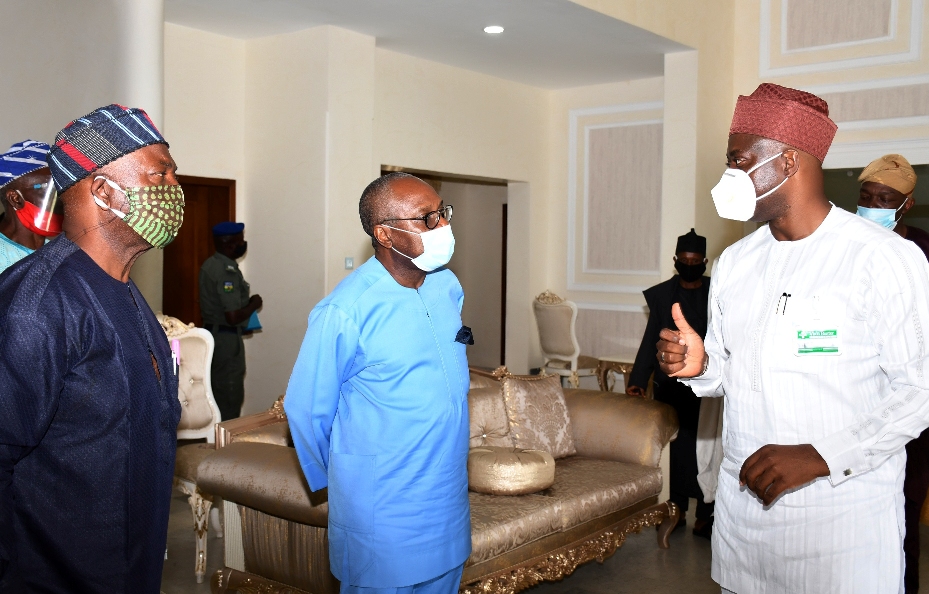 From right, Oyo State Governor, Engr Seyi Makinde; Chairman Mega Corp Consultant to Federal Government, Mr Nelson Ononye and a member, Mr M.A Jolaosho during a meeting with with the Governor at Government House, Ibadan. PHOTO: Oyo State Government.