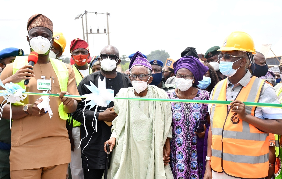 > 1 & 2: Oyo State Governor, Engr Seyi Makinde (left); his deputy, Engr Rauf Olaniyan (right); Chief Theophilus Akinyele and his wife, Mariam (middle) during the Official flag-Off of 21km Construction of Airport road, Ajia-New Ife Express road Spurb to Amuloko road, Ibadan. PHOTO: Oyo State Government.