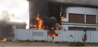 2 Police Officers Killed As Hoodlums Attack Station In Enugu