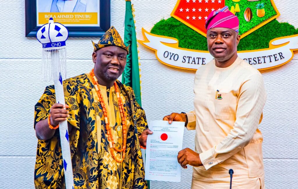 Amidst Controversy New Alaafin Of Oyo Gets Instruments Of Office